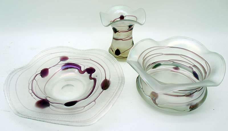 Freiherr von Poschinger Schale + Vase + Teller Glas irisierend lila - Bild 1 von 1